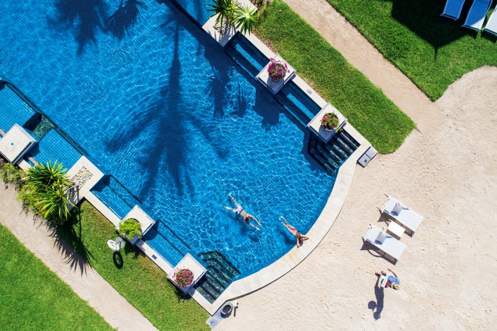 5858HLT Pool service-RET