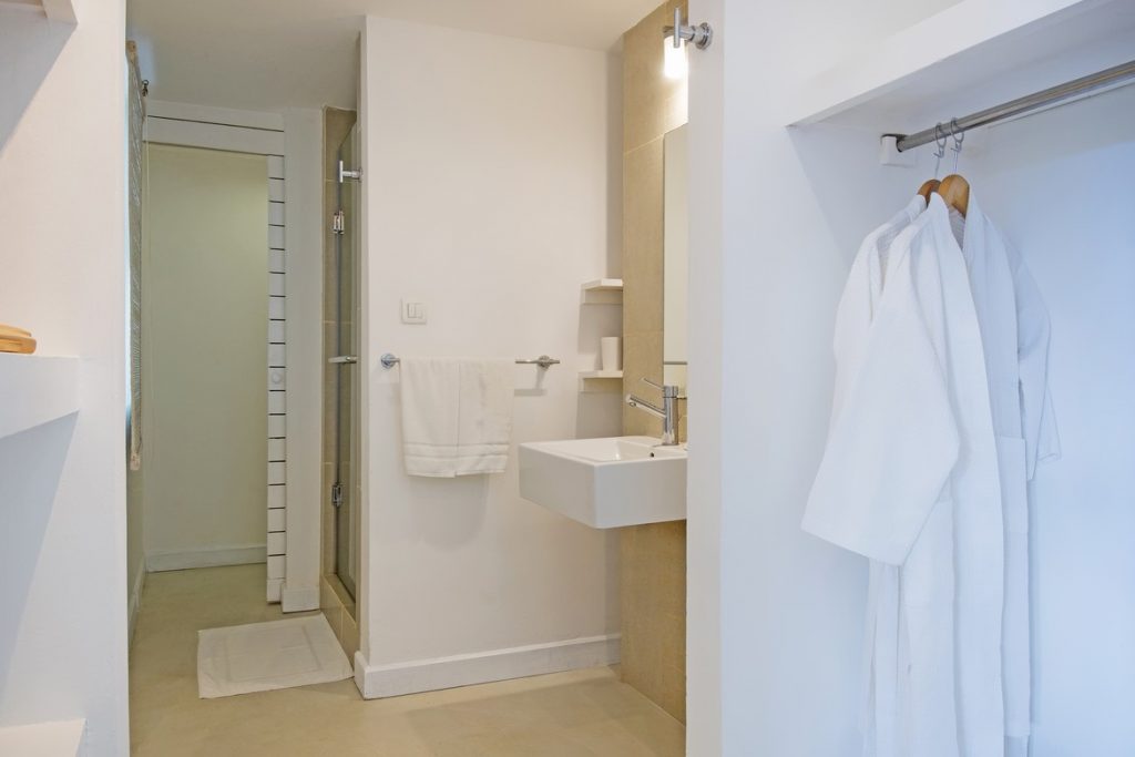 6612RA_Couple Room 3