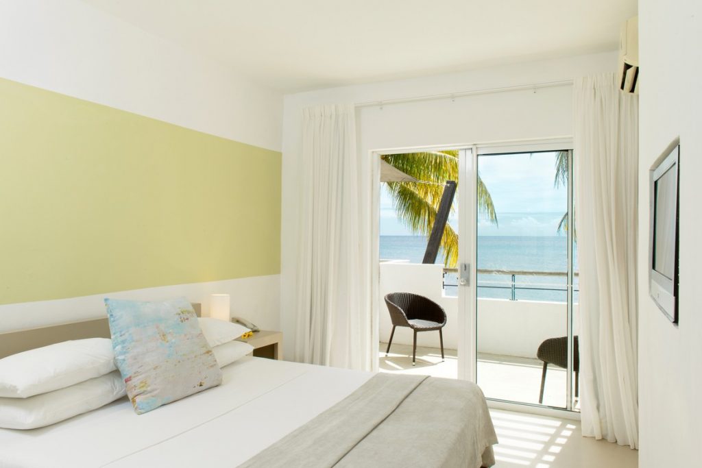 6613RA_Couple Standard Beachfront room