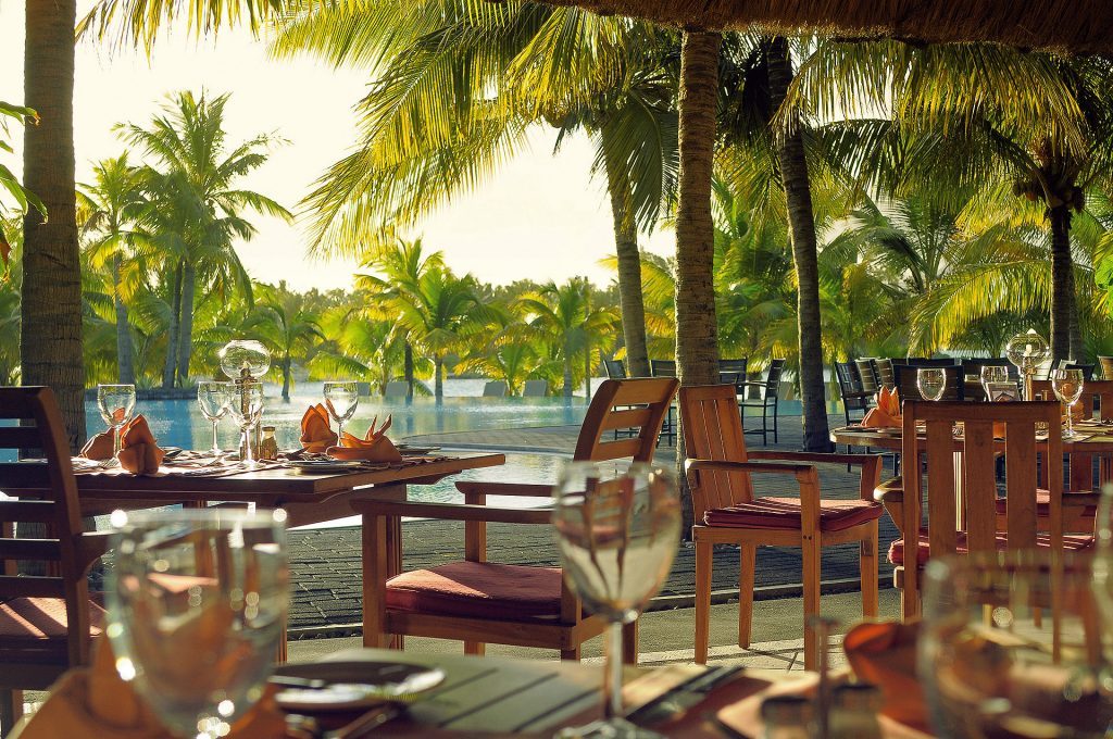 outdoor-dining-at-shandrani-beachcomber-resort-spa-1024×680