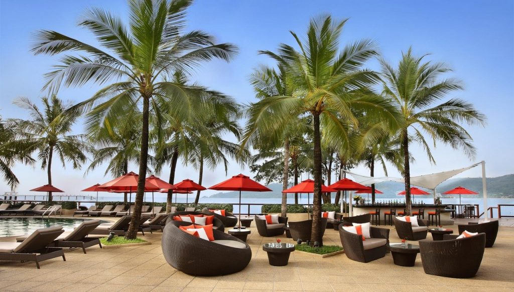 4845restaurants-pool-bar