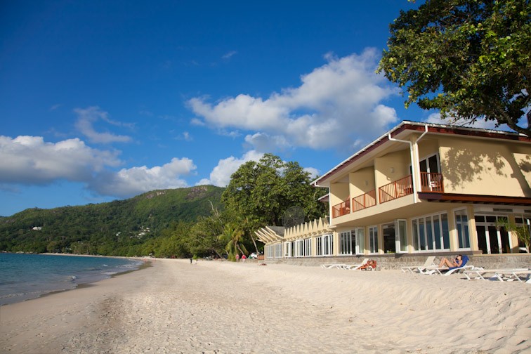 5455Coral Strand from the beach